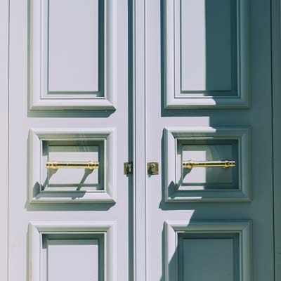 Keri Jackson offers color consulting for inside and outside your home in Portland Oregon